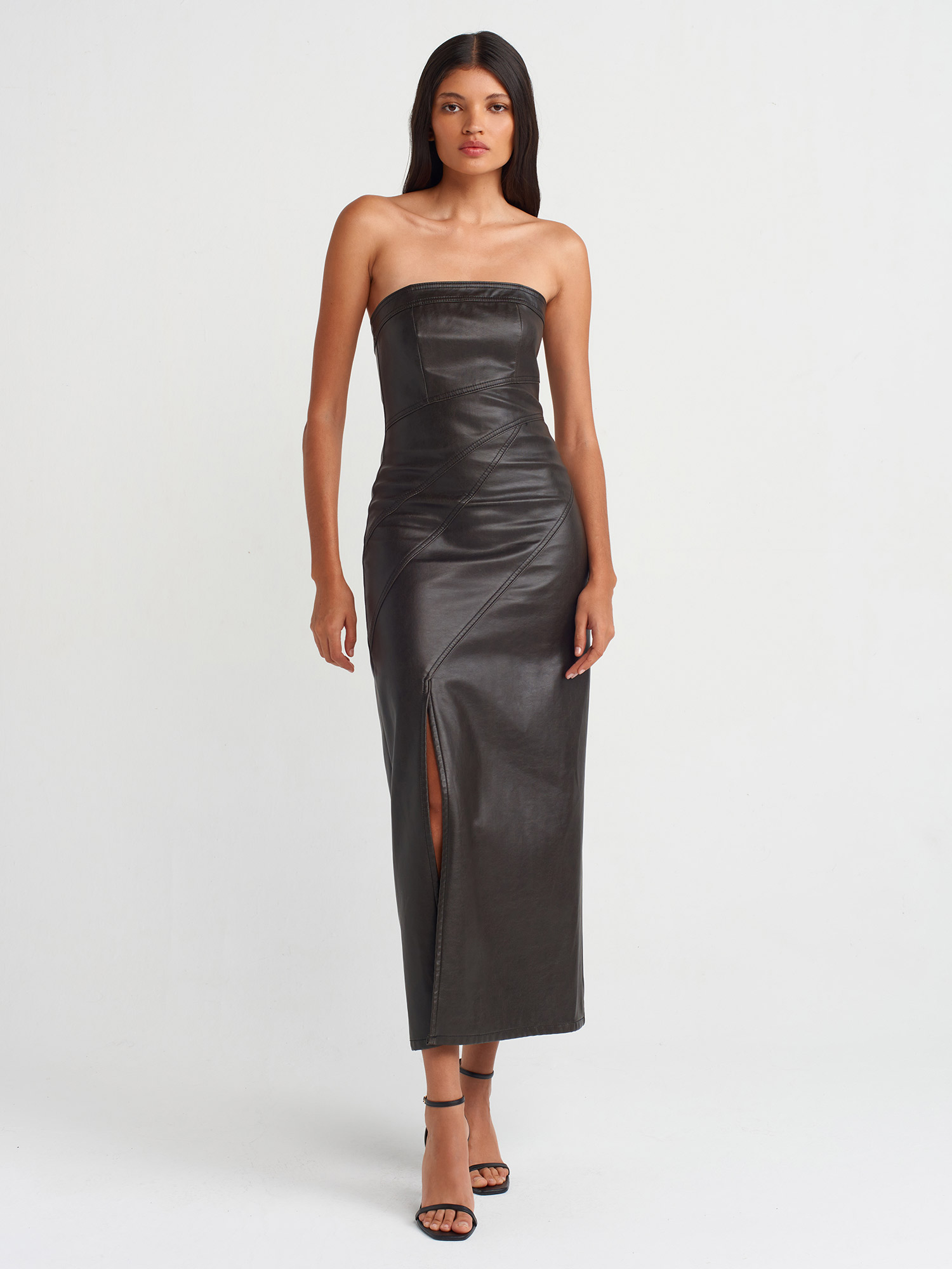 dilvin-90813-dikis-detayli-straplez-deri-elbise-5516.jpg
